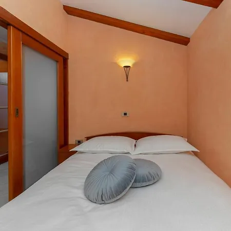 Apartma Koper Апартаменты Pobegi